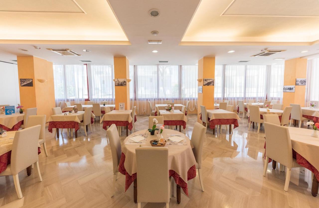 Hotel Nobel Римини Экстерьер фото