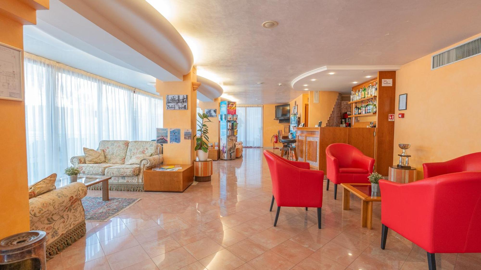 Hotel Nobel Римини Экстерьер фото