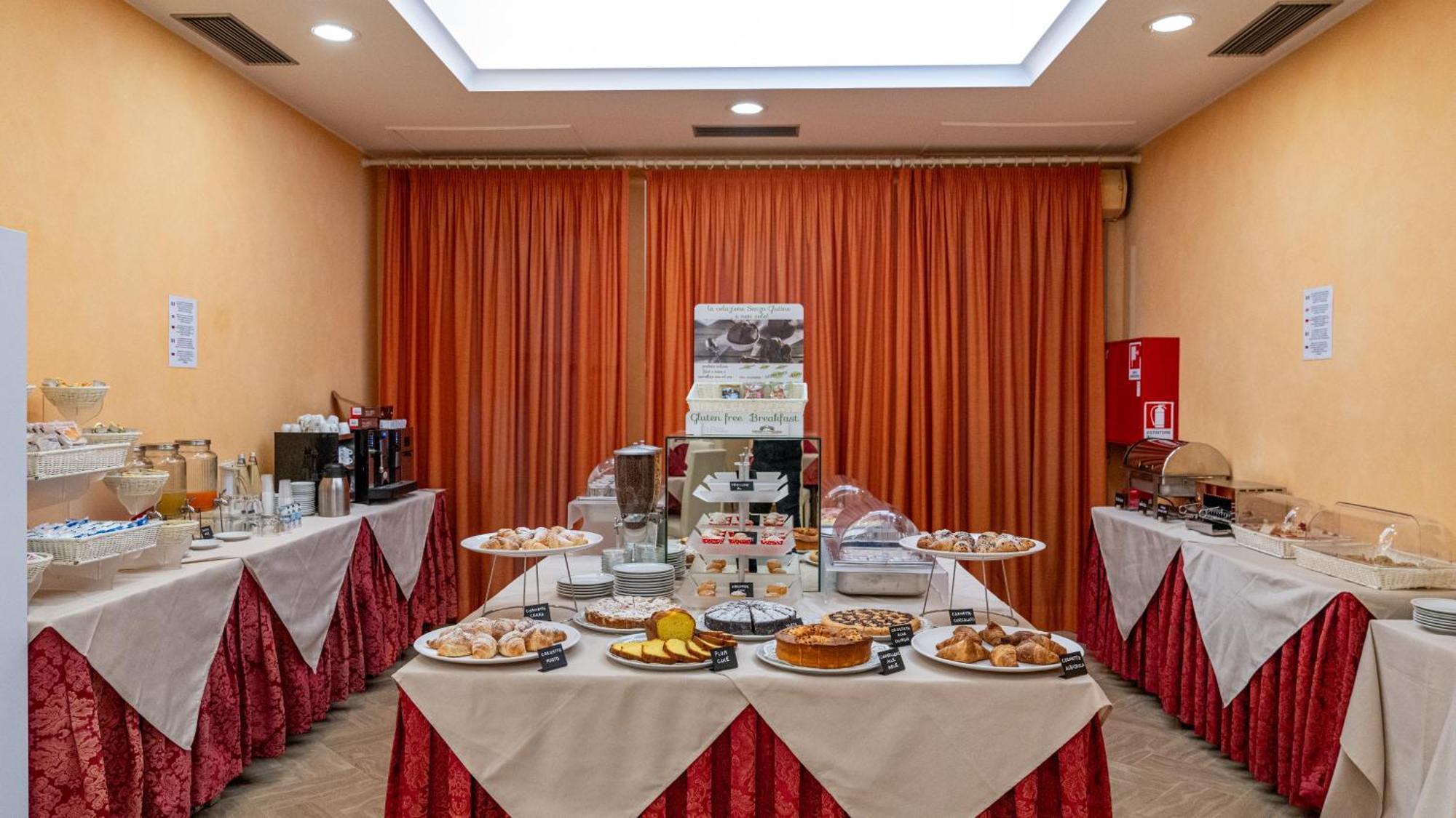 Hotel Nobel Римини Экстерьер фото