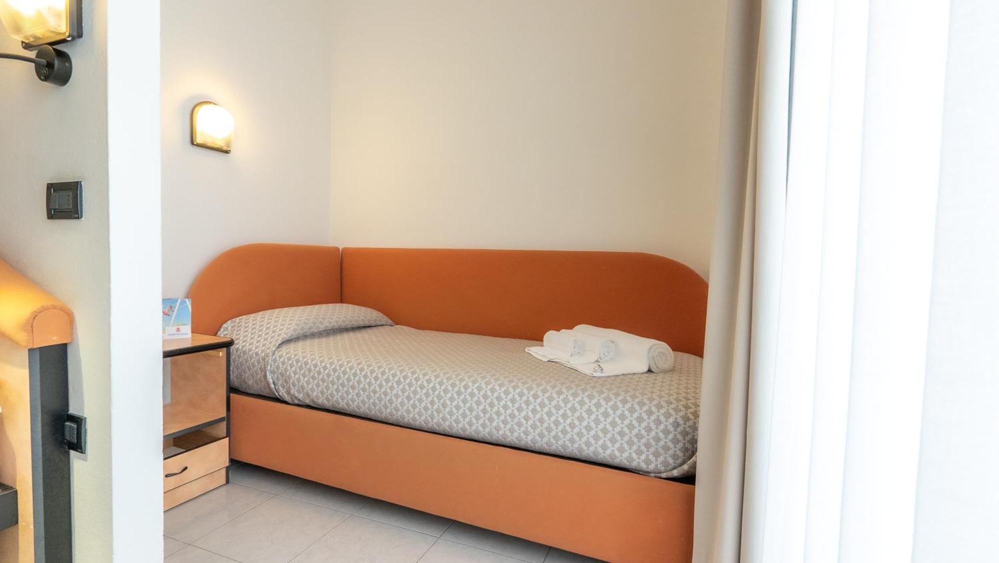 Hotel Nobel Римини Экстерьер фото