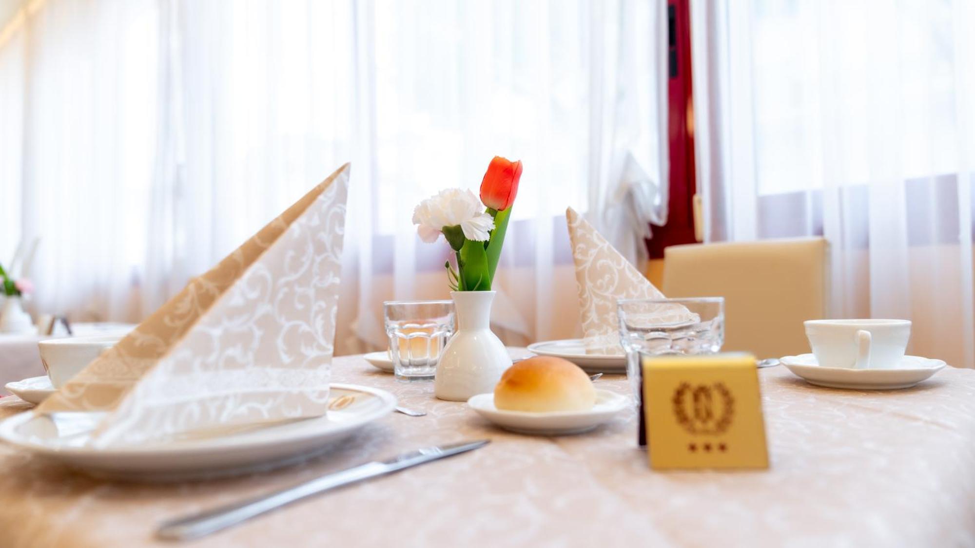 Hotel Nobel Римини Экстерьер фото