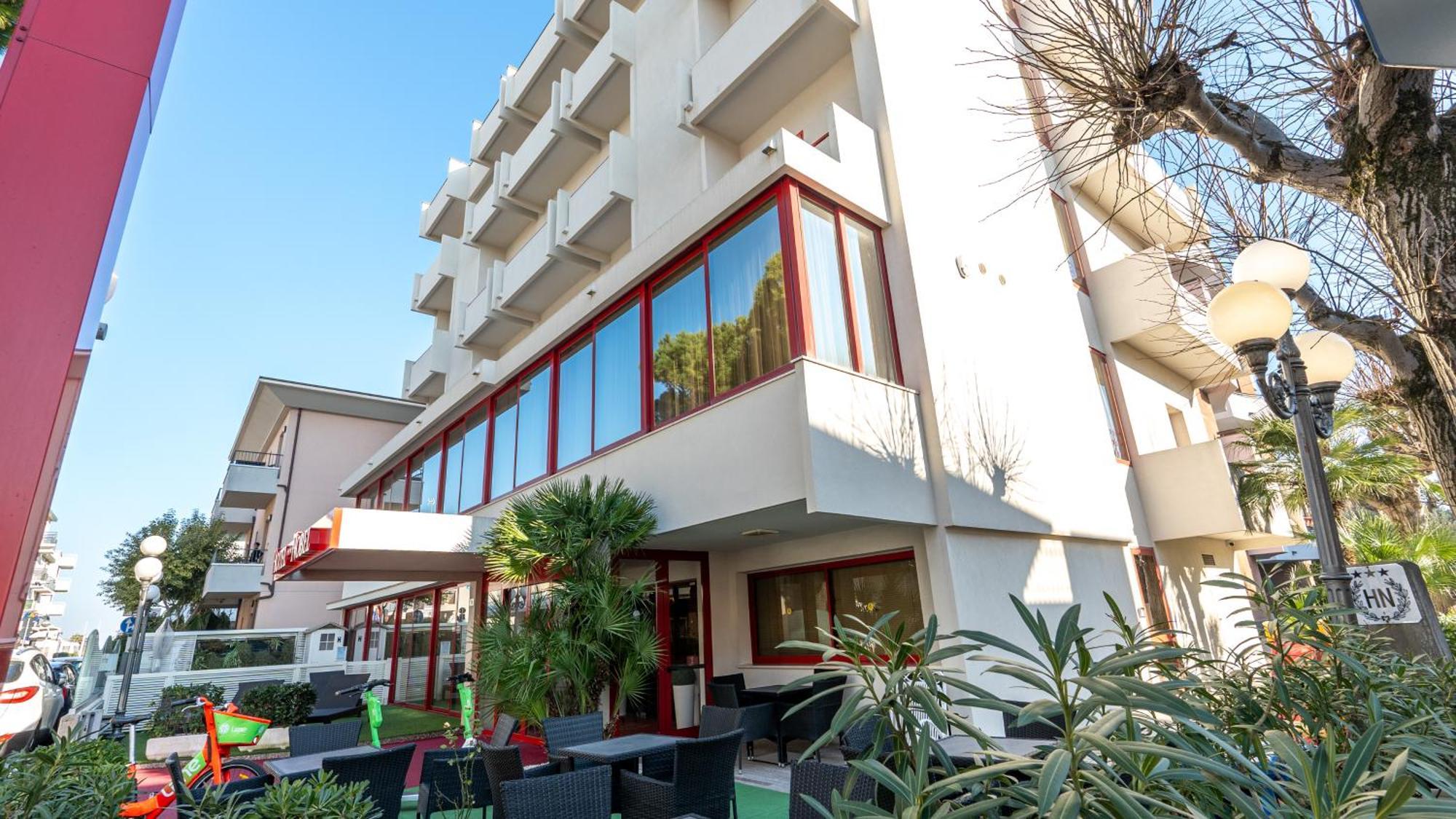 Hotel Nobel Римини Экстерьер фото
