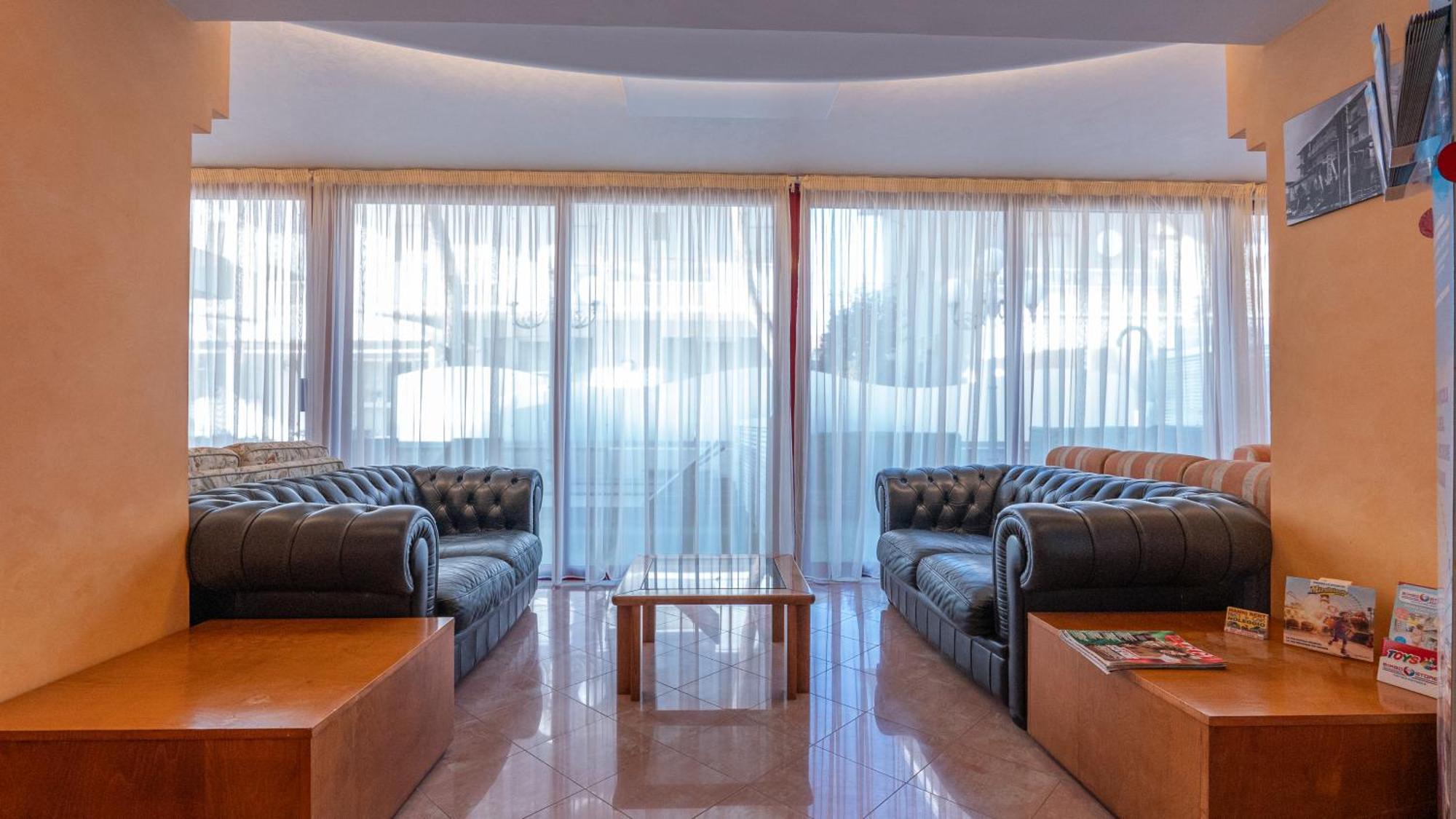 Hotel Nobel Римини Экстерьер фото