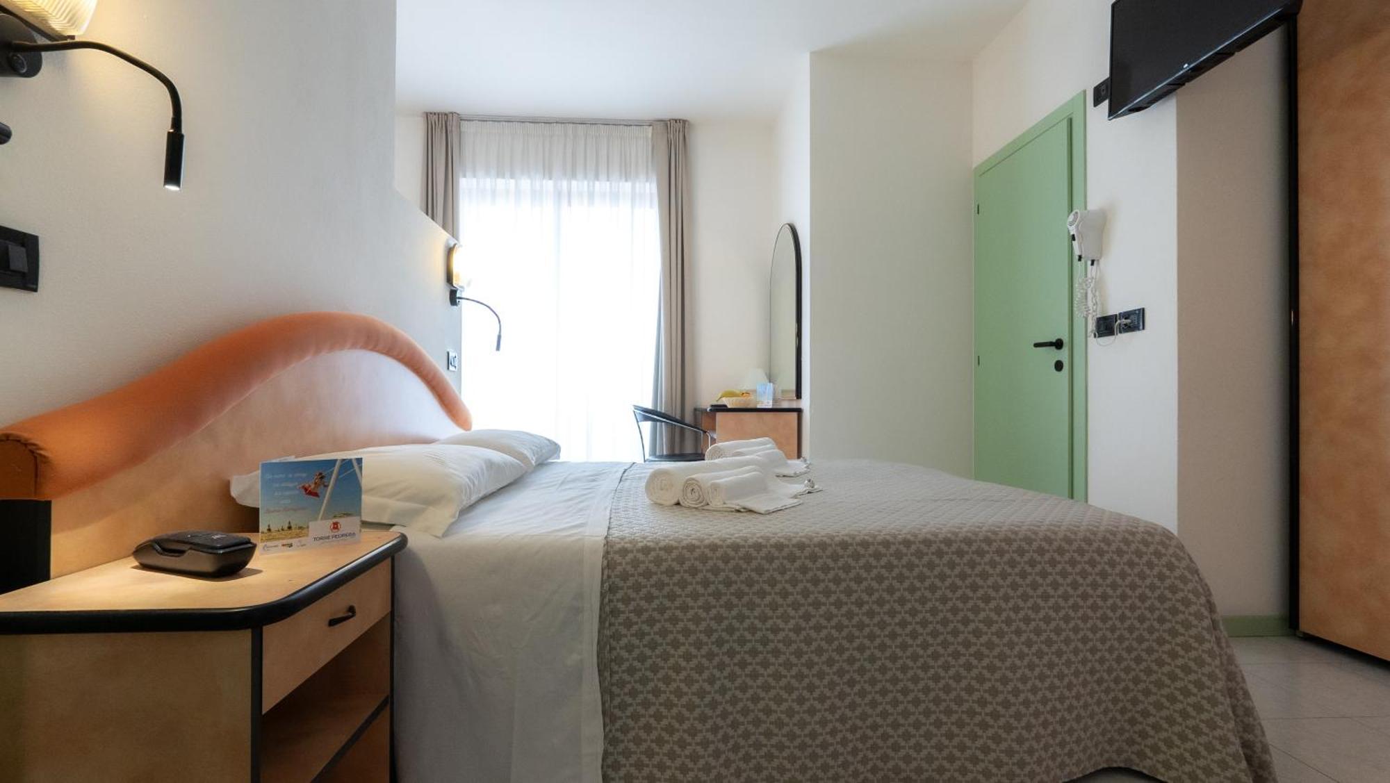 Hotel Nobel Римини Экстерьер фото