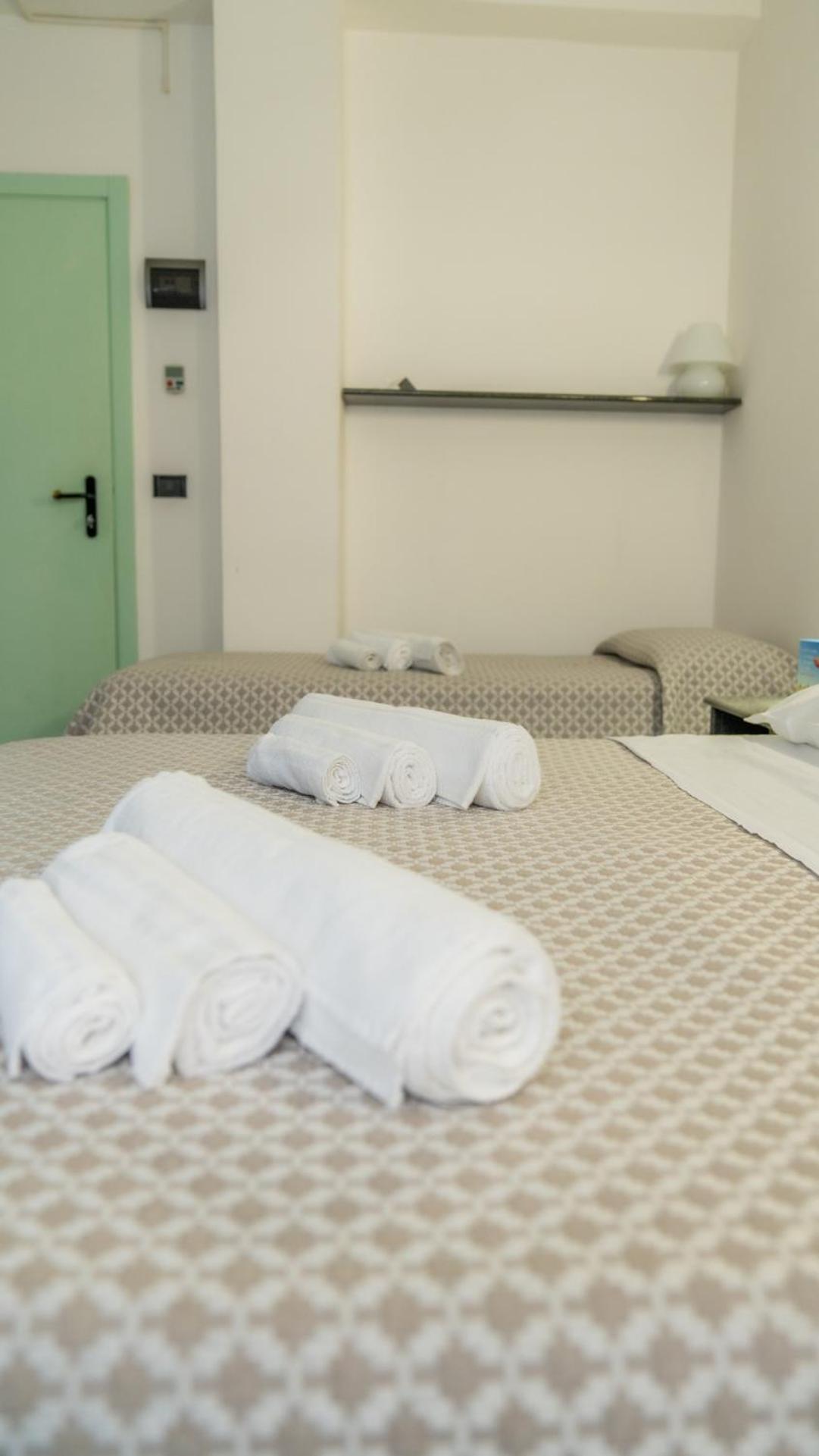 Hotel Nobel Римини Экстерьер фото