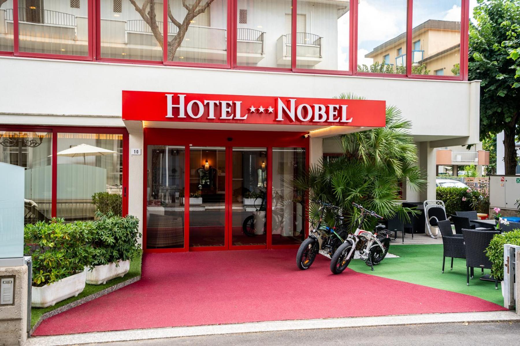 Hotel Nobel Римини Экстерьер фото