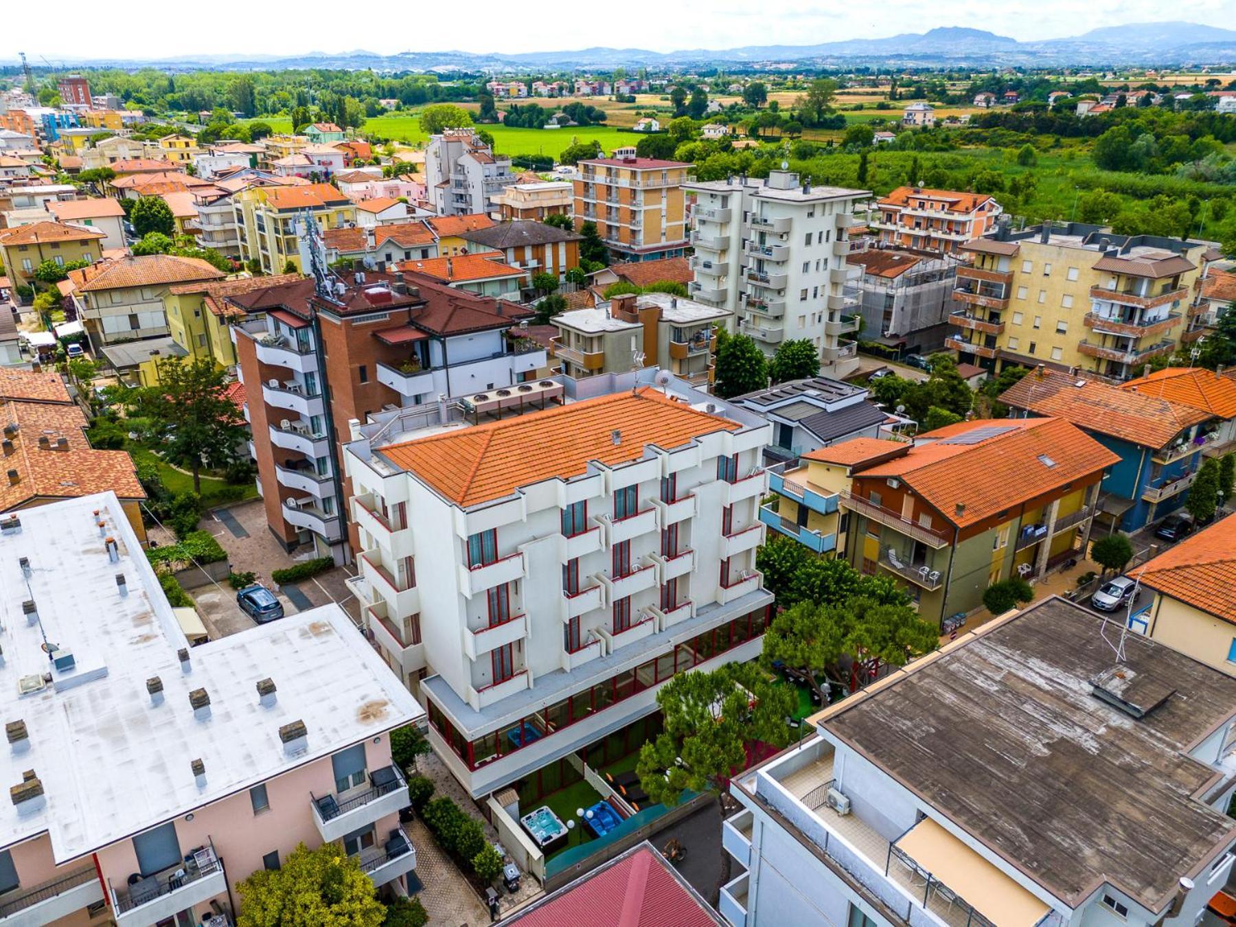 Hotel Nobel Римини Экстерьер фото